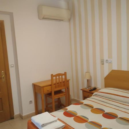Pension Dominguez Мадрид Экстерьер фото