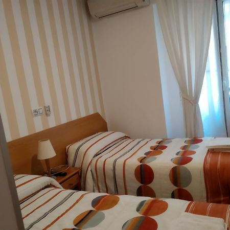 Pension Dominguez Мадрид Экстерьер фото