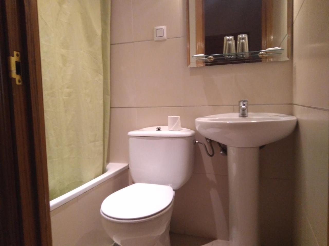 Pension Dominguez Мадрид Экстерьер фото