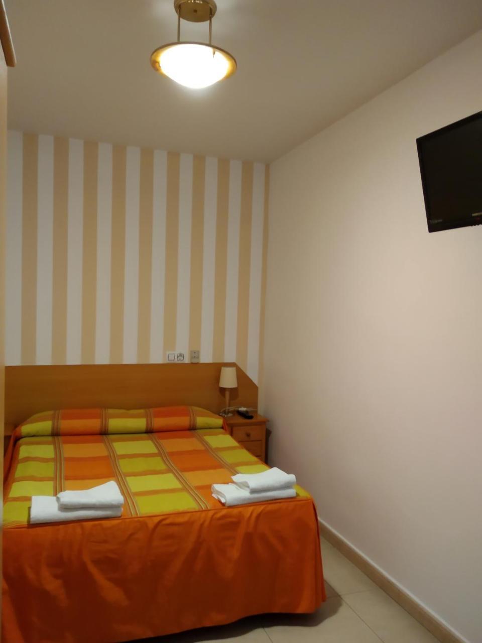 Pension Dominguez Мадрид Экстерьер фото