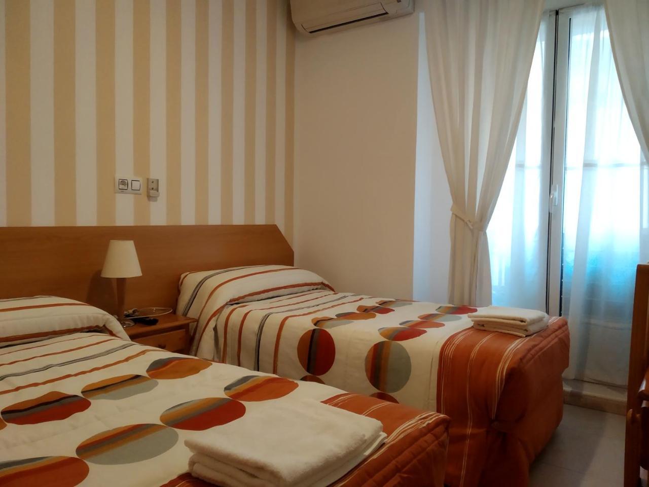 Pension Dominguez Мадрид Экстерьер фото